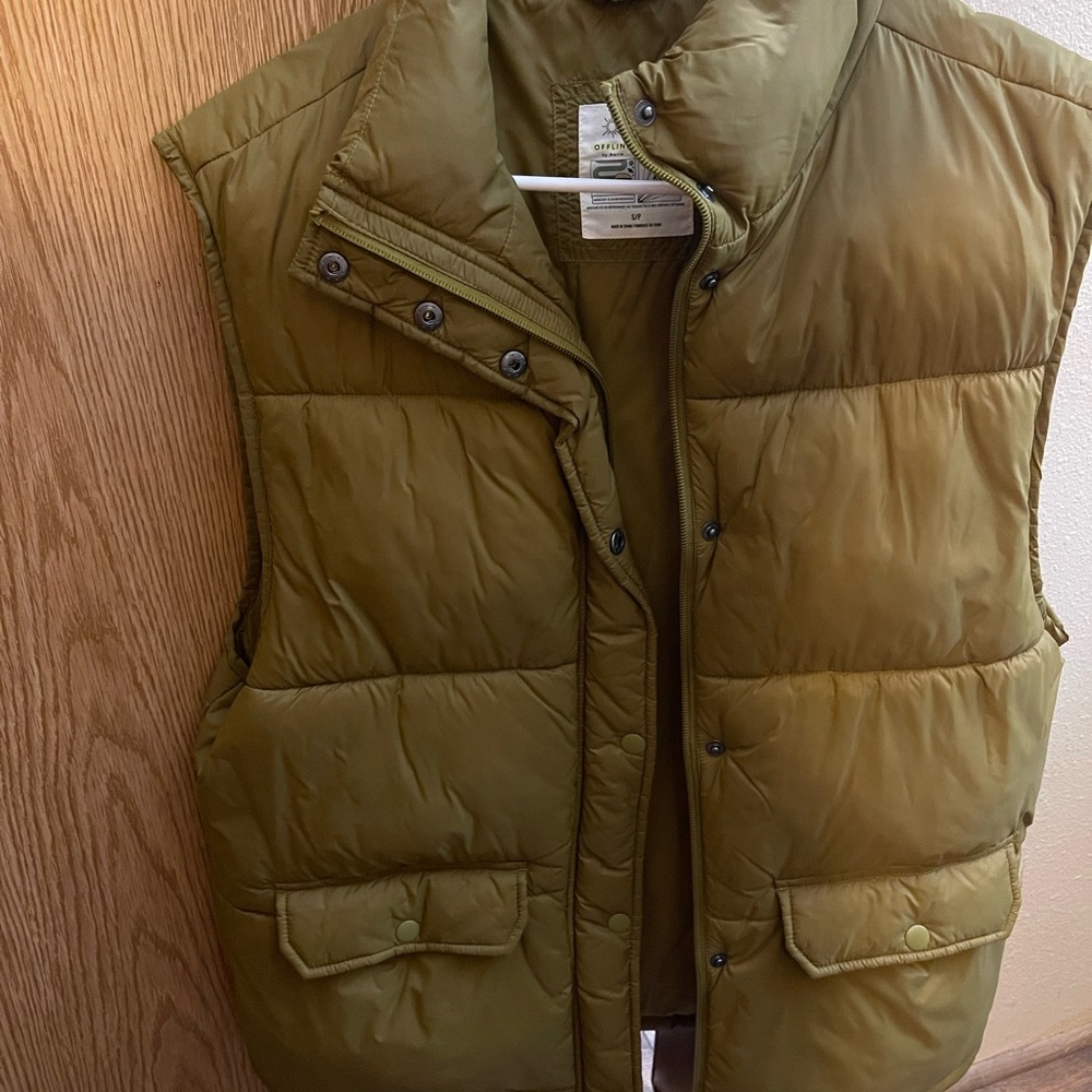 AE Small Olive Green Puffer Vest